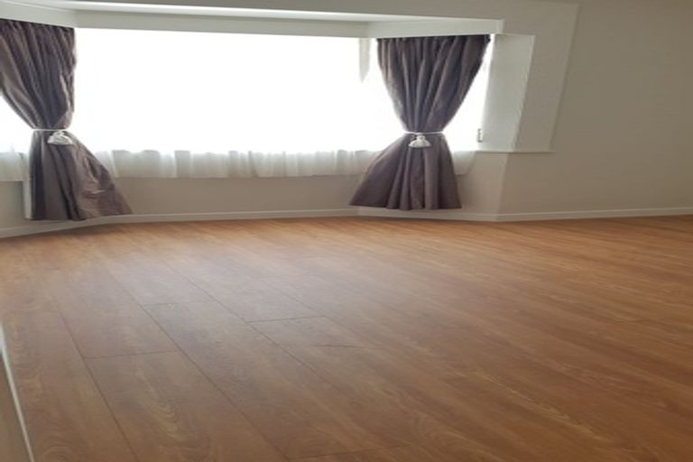 Photo of property in 29 Lincoln Road, Henderson, Auckland, 0610