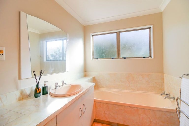 Photo of property in 24 Burtts Road, Durie Hill, Whanganui, 4500