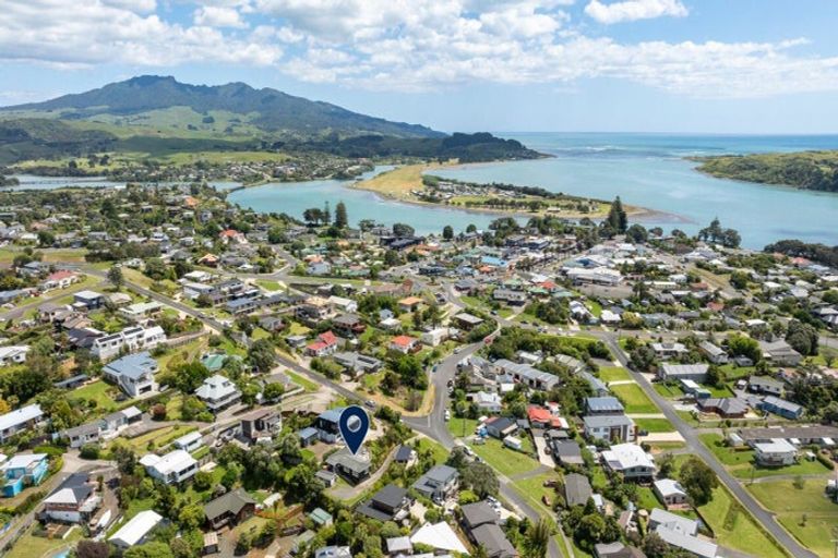 Photo of property in 37 Long Street, Raglan, 3225