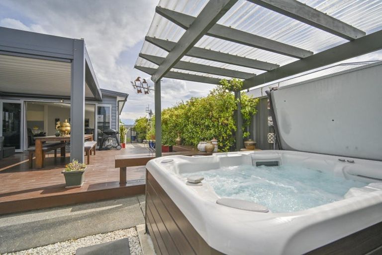 Photo of property in 25 Percy Berry Place, Havelock North, 4130