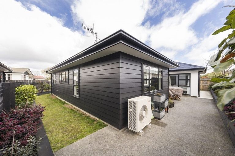 Photo of property in 24a Roberts Line, Kelvin Grove, Palmerston North, 4414