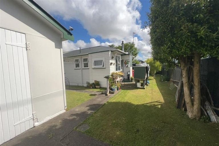 Photo of property in 1 Trafalgar Street, Levin, 5510