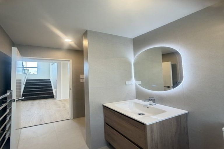 Photo of property in 51 Priestley Drive, Bucklands Beach, Auckland, 2014