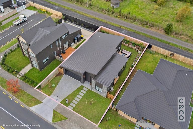 Photo of property in 12 Paihere Street, Huapai, Kumeu, 0810