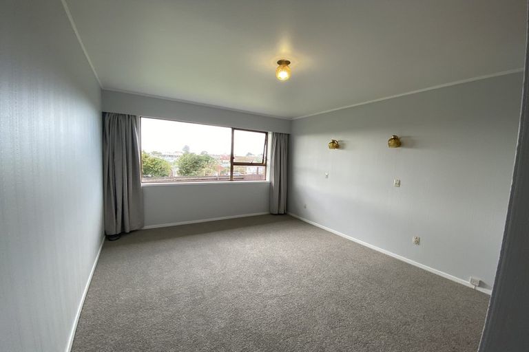 Photo of property in 2/9 Evans Road, Glen Eden, Auckland, 0602