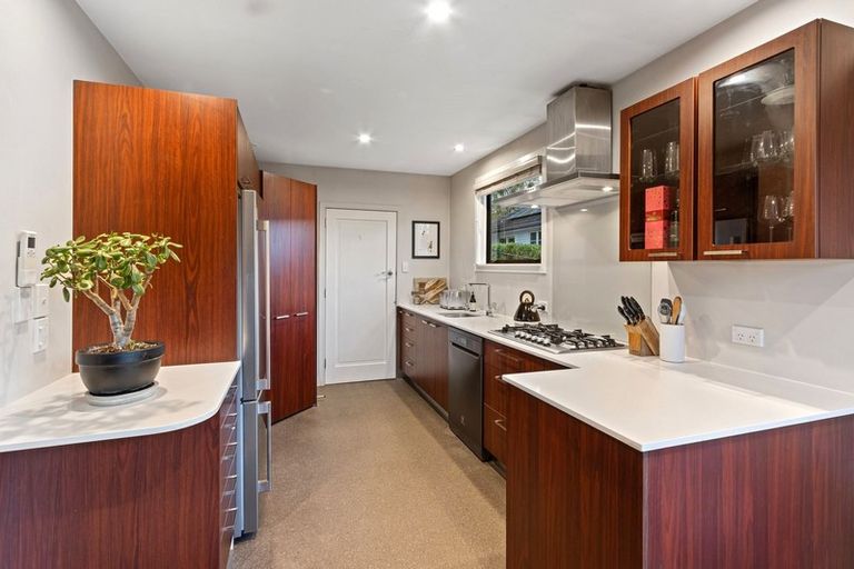 Photo of property in 122 Riverlaw Terrace, Saint Martins, Christchurch, 8022