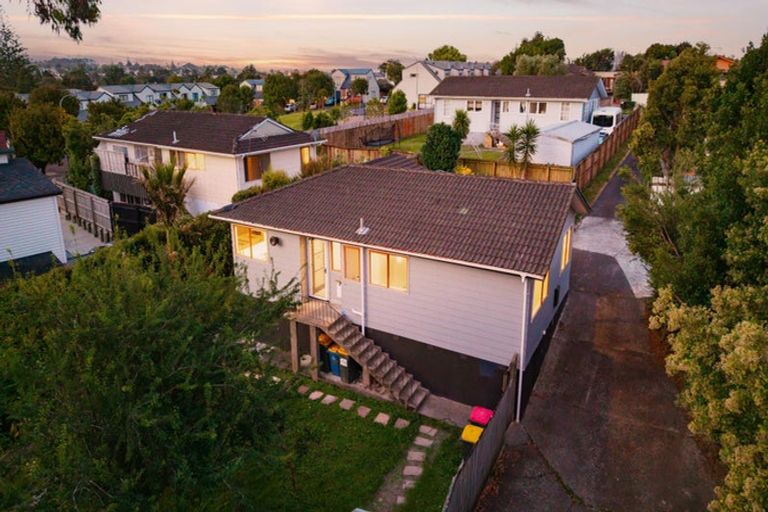 Photo of property in 34 Kelman Road, Kelston, Auckland, 0602