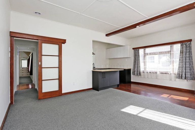 Photo of property in 223 Grove Road, Mayfair, Hastings, 4122