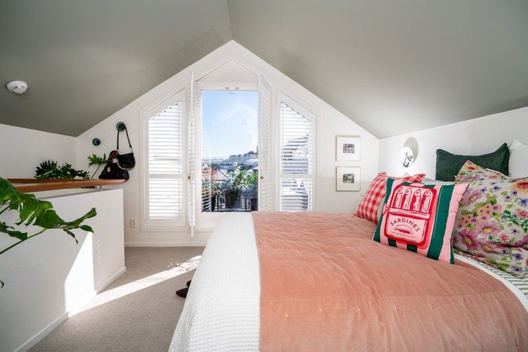 Photo of property in 99 Pirie Street, Mount Victoria, Wellington, 6011