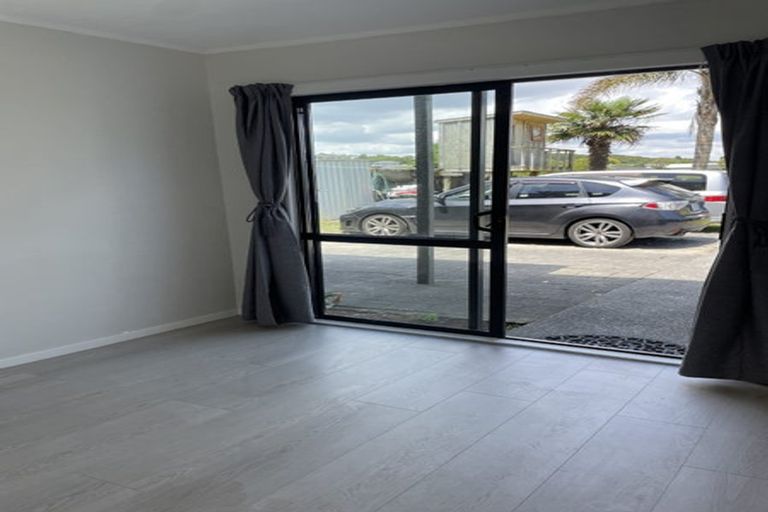 Photo of property in 16 Fairchild Avenue, Goodwood Heights, Auckland, 2105