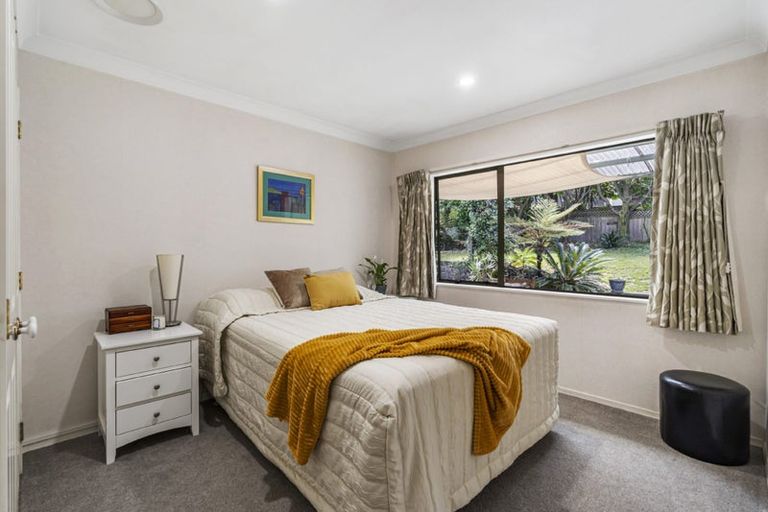Photo of property in 27 Hogarth Rise, West Harbour, Auckland, 0618