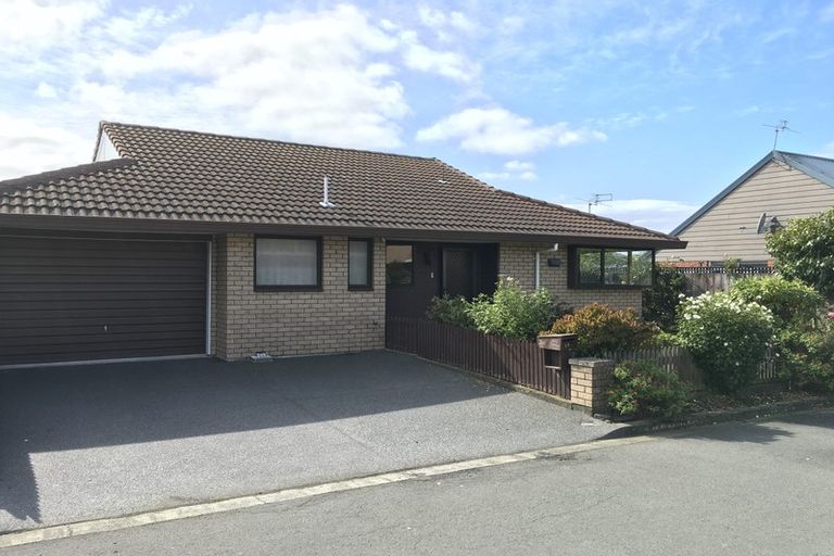 Photo of property in 2/18 Sheraton Place, Redwood, Christchurch, 8051