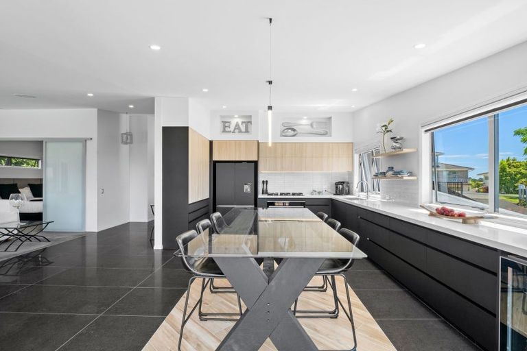 Photo of property in 282 Glamorgan Drive, Northcross, Auckland, 0630