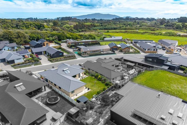Photo of property in 12 Morepork Drive, Waikanae, 5036