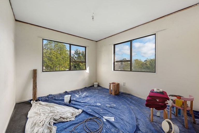 Photo of property in 5 Edelweiss Grove, Timberlea, Upper Hutt, 5018