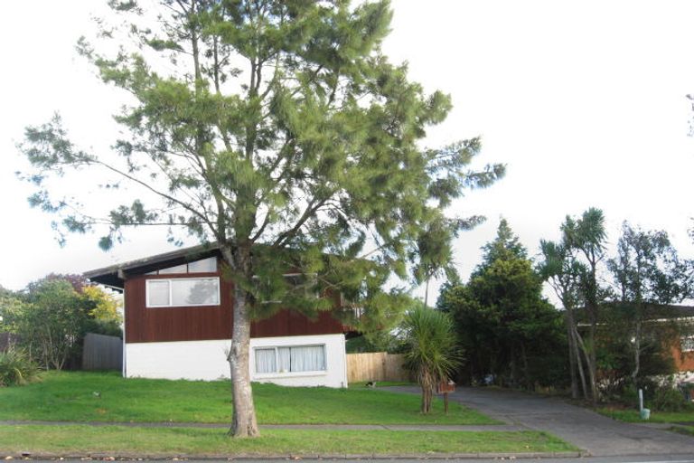 Photo of property in 79 Gossamer Drive, Pakuranga Heights, Auckland, 2010
