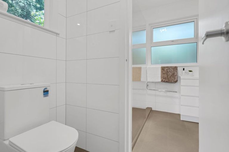 Photo of property in 2 Fairmount Road, Titirangi, Auckland, 0604