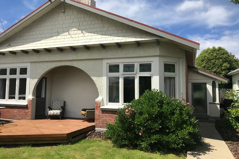 Photo of property in 43 Hargest Crescent, Saint Kilda, Dunedin, 9012