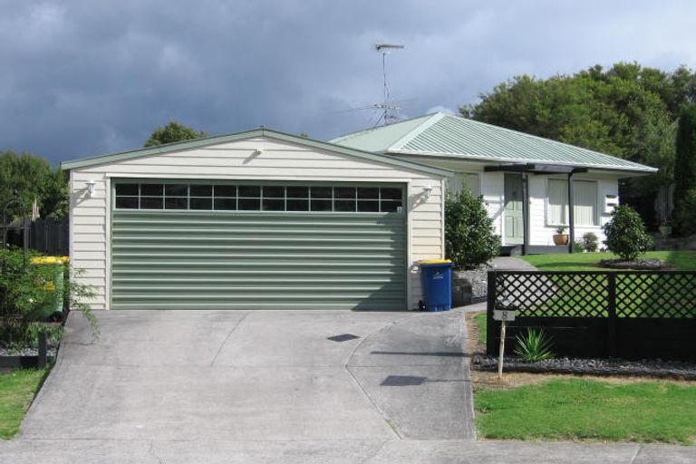 Photo of property in 8 Clarion Place, Glendene, Auckland, 0602