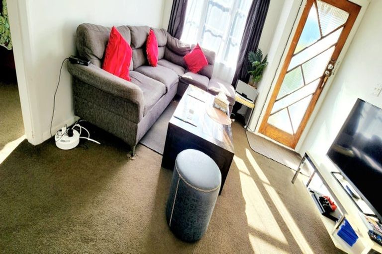 Photo of property in 18 Collins Avenue, Tawa, Wellington, 5028