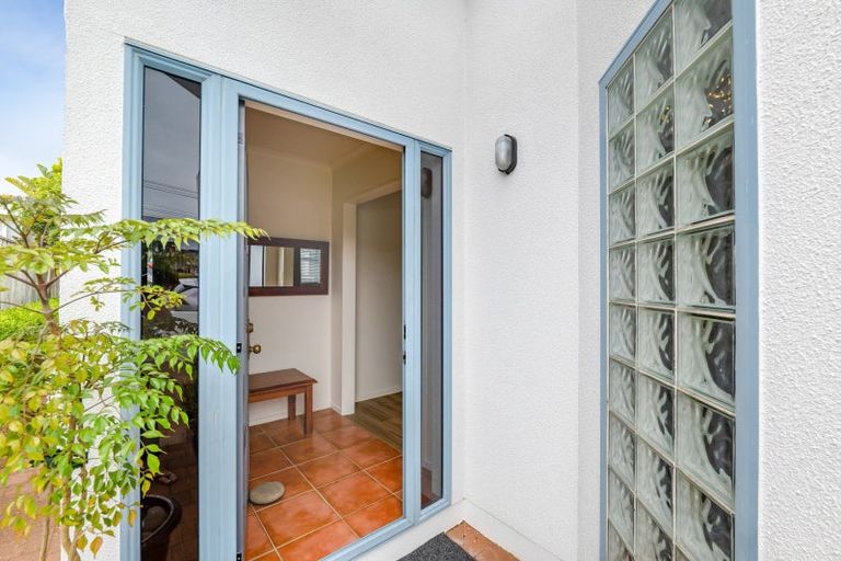 Photo of property in 15a Bulteel Street, New Plymouth, 4310