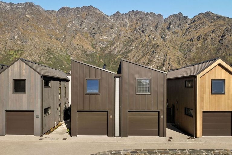 Photo of property in 33 Ryan Loop, Jacks Point, 9371