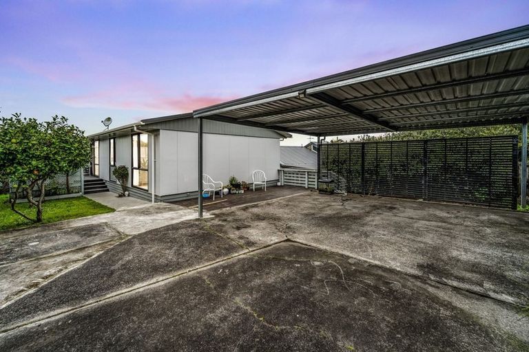 Photo of property in 2/4 Hanson Place, West Harbour, Auckland, 0618