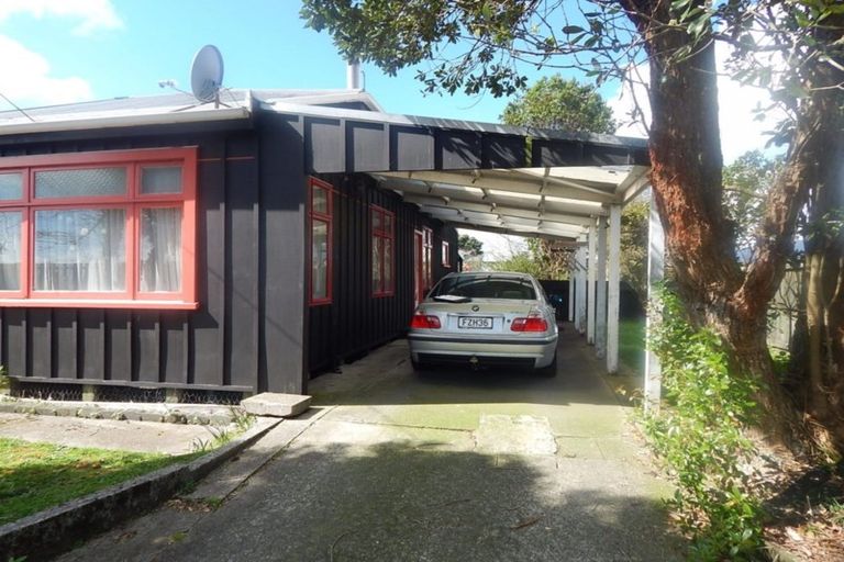 Photo of property in 15 Romilly Street, Westport, 7825