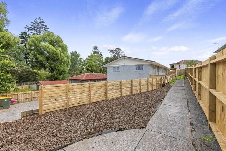 Photo of property in 104 Parrs Cross Road, Sunnyvale, Auckland, 0612