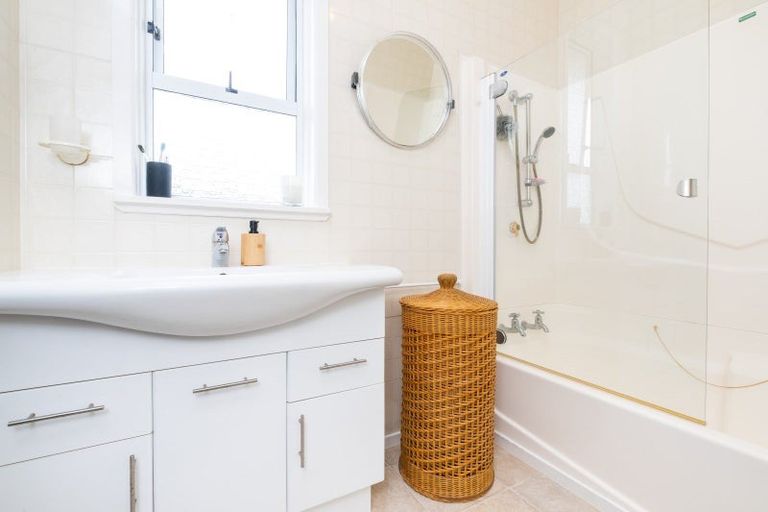 Photo of property in 7 Mill Road, Clive, 4102