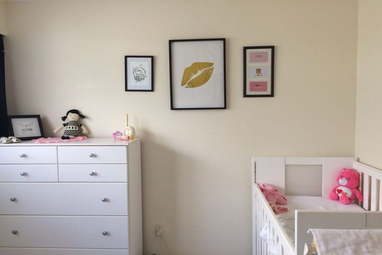 Photo of property in 18 Whirinaki Crescent, Heretaunga, Upper Hutt, 5018