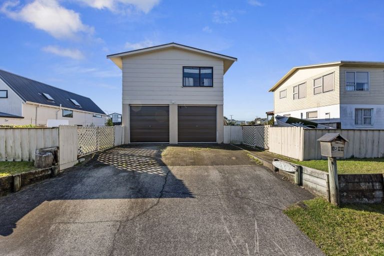 Photo of property in 1283 Papamoa Beach Road, Papamoa Beach, Papamoa, 3118
