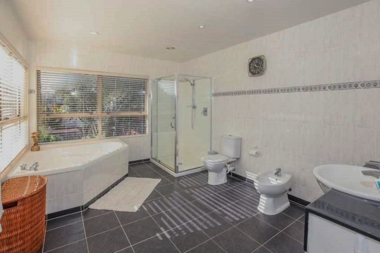 Photo of property in 4 Yeoman Place, Howick, Auckland, 2014