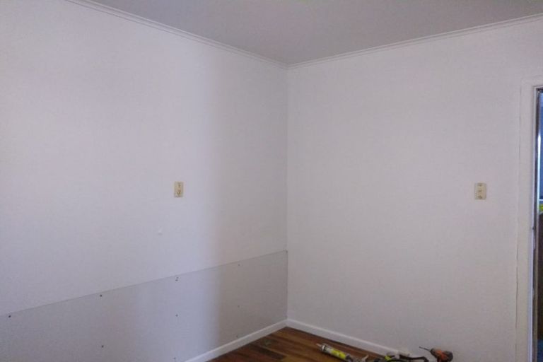 Photo of property in 15 Spenmoor Street, Newlands, Wellington, 6037