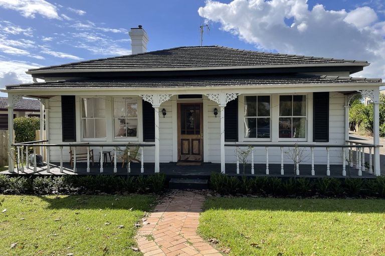 Photo of property in 90 Edgecumbe Road, Tauranga, 3110