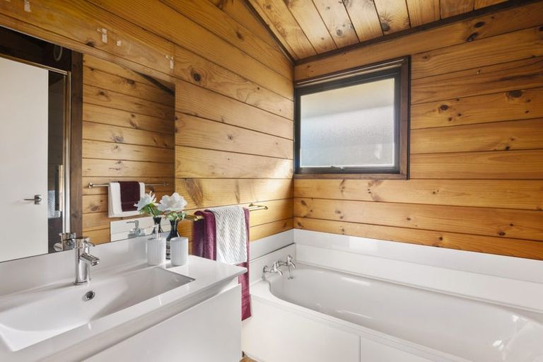 Photo of property in 5 Arahanga Grove, Maupuia, Wellington, 6022