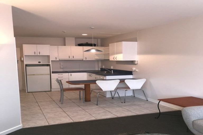 Photo of property in Terrace Tower Apartments, 1d/126 The Terrace, Wellington Central, Wellington, 6011