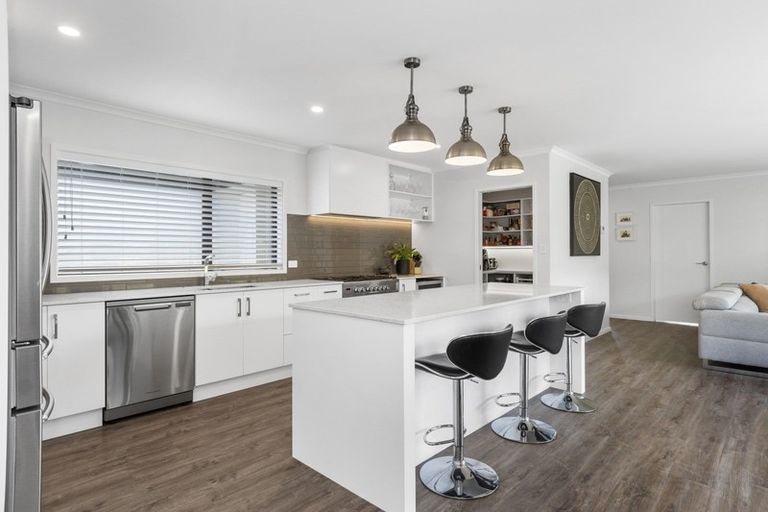 Photo of property in 84 Pakanga Grove, Pyes Pa, Tauranga, 3112