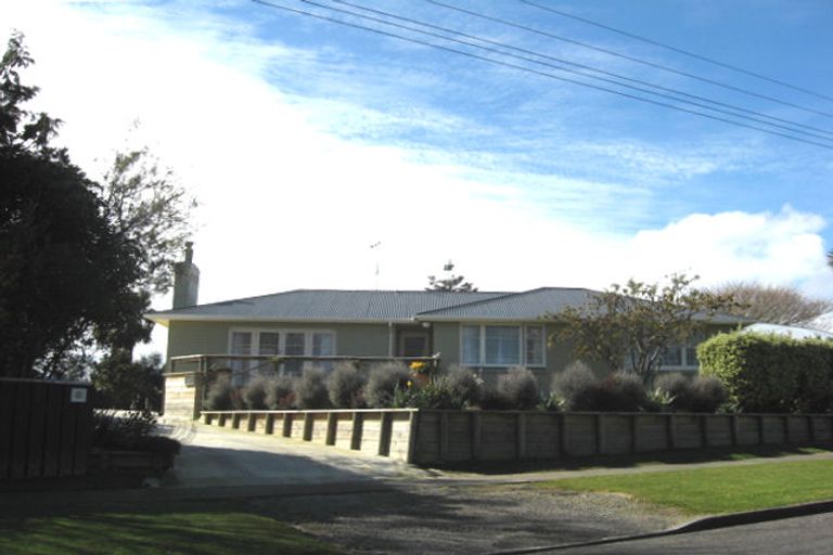 Photo of property in 6-8 Tokomaru Road, Tokomaru, Palmerston North, 4474