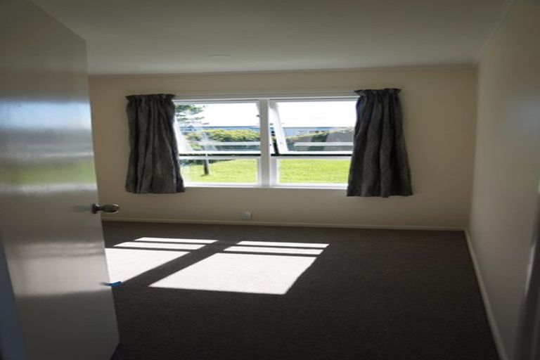 Photo of property in 24 Waipani Road, Te Atatu Peninsula, Auckland, 0610