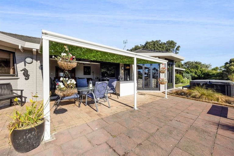 Photo of property in 1343 Devon Road, Brixton, Waitara, 4382