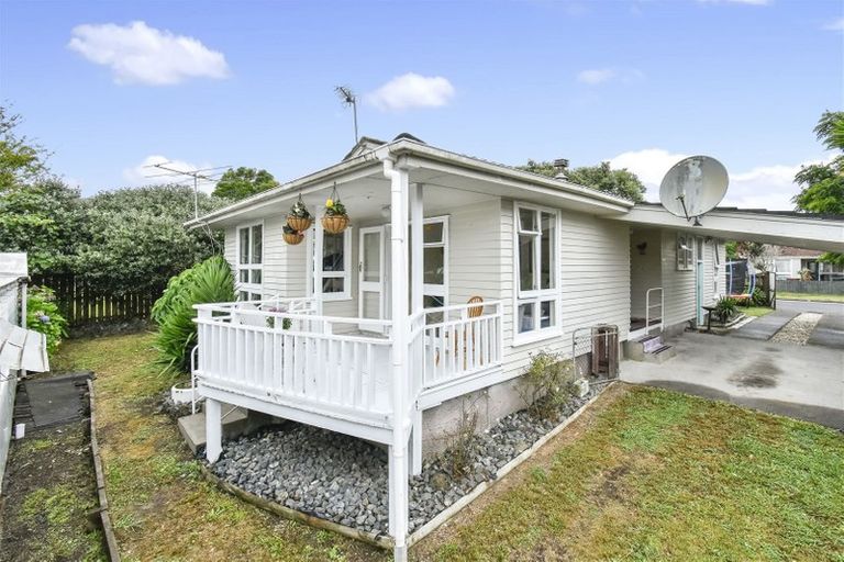 Photo of property in 2 Dulcie Place, Red Hill, Papakura, 2110