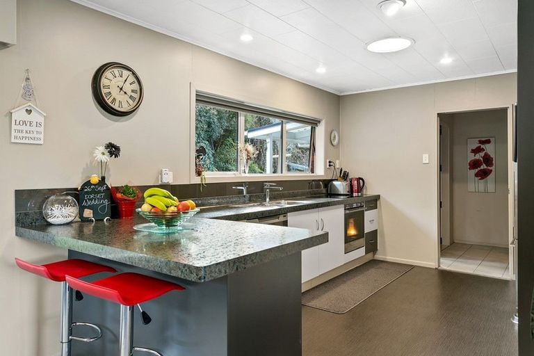 Photo of property in 2/13 Scenic Heights, Acacia Bay, Taupo, 3330