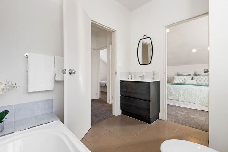 Photo of property in 2/62a Lynden Avenue, Hillcrest, Auckland, 0627