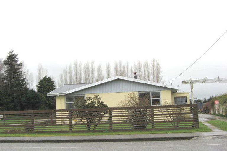 Photo of property in 121 Seaward Road, Edendale, 9825