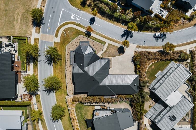 Photo of property in 2 Island View Place, Wanaka, 9305