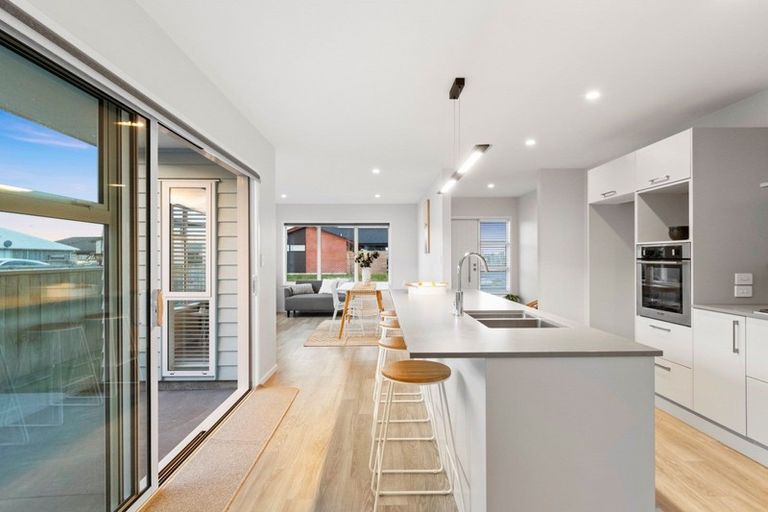 Photo of property in 90 Dunkeld Drive, Papamoa, 3118