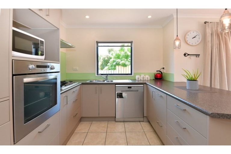 Photo of property in 88a Brian Crescent, Stanmore Bay, Whangaparaoa, 0932