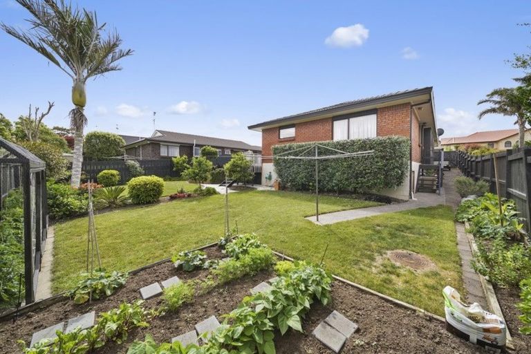 Photo of property in 26 Loloma Drive, Half Moon Bay, Auckland, 2012