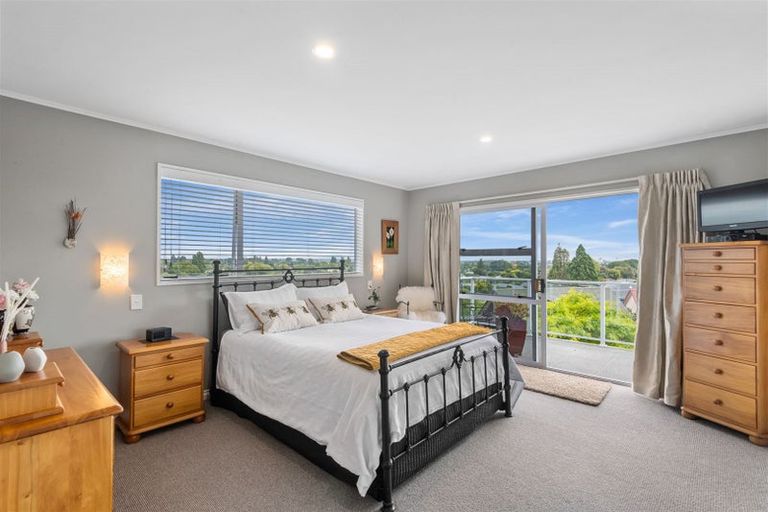 Photo of property in 8a Woodlau Rise, Huntsbury, Christchurch, 8022